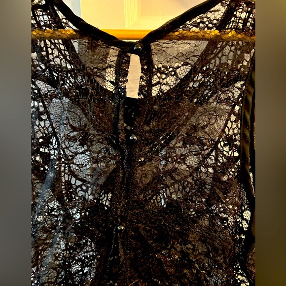 Moon Collection black split-back lace tank top. Juniors XL - Picture 6 of 7